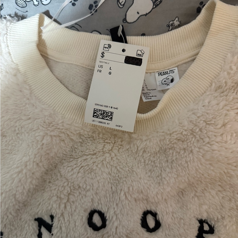 Peanuts Cream Plush Crewneck Sweatshirt with Snoopy Tag - Picture 3 of 4